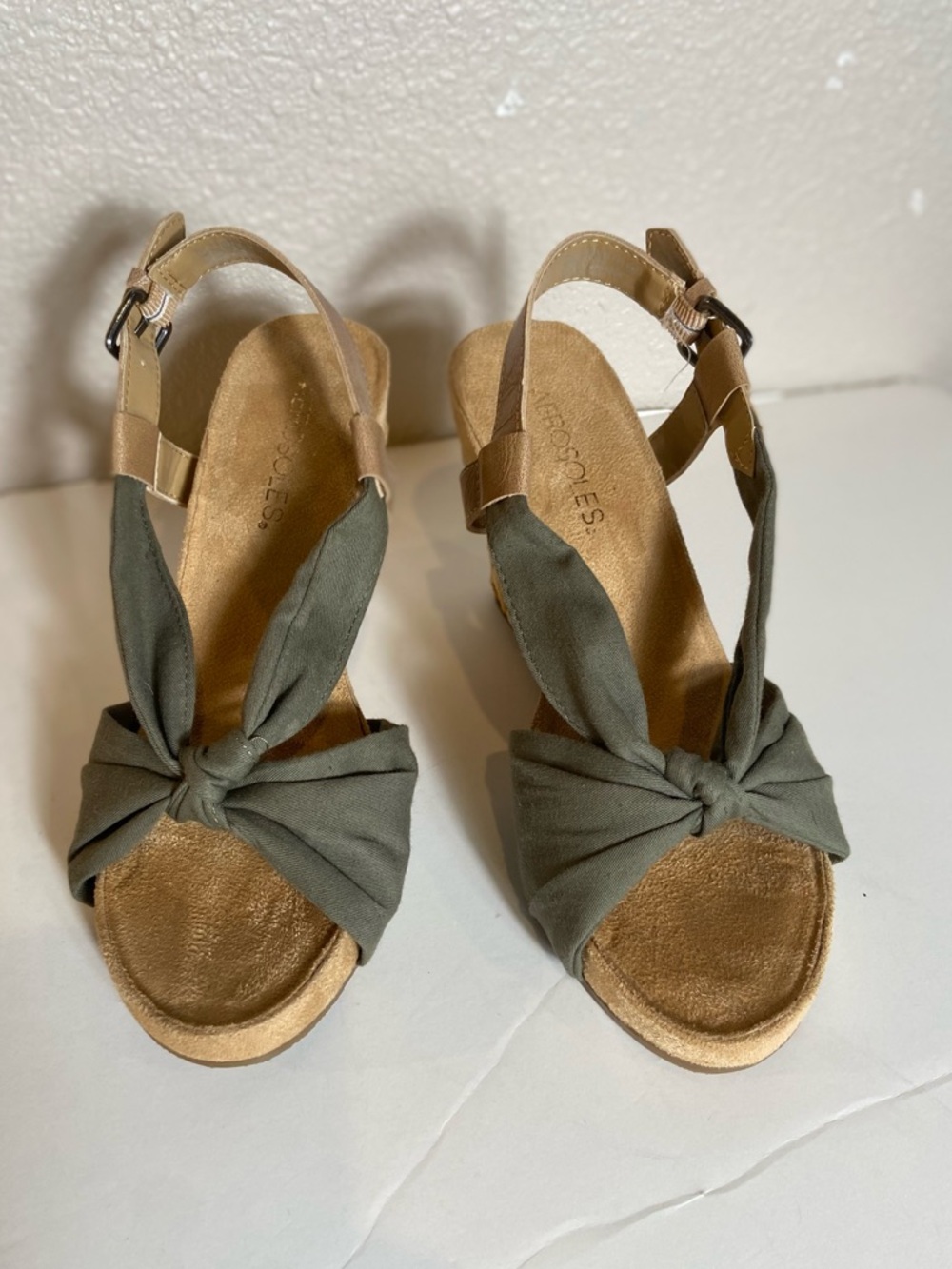 Aerosoles~Earthy~Green~Canvas Fabric~Knotted Design~Rattan~Wedge~Sandal~Size 7 - Picture 2 of 12